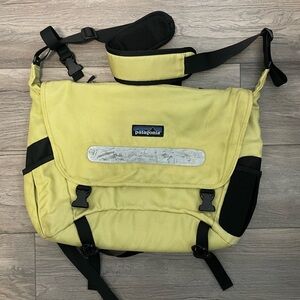 PATAGONIA- Half Mass Messenger Sling Bag Laptop Crossbody- vintage